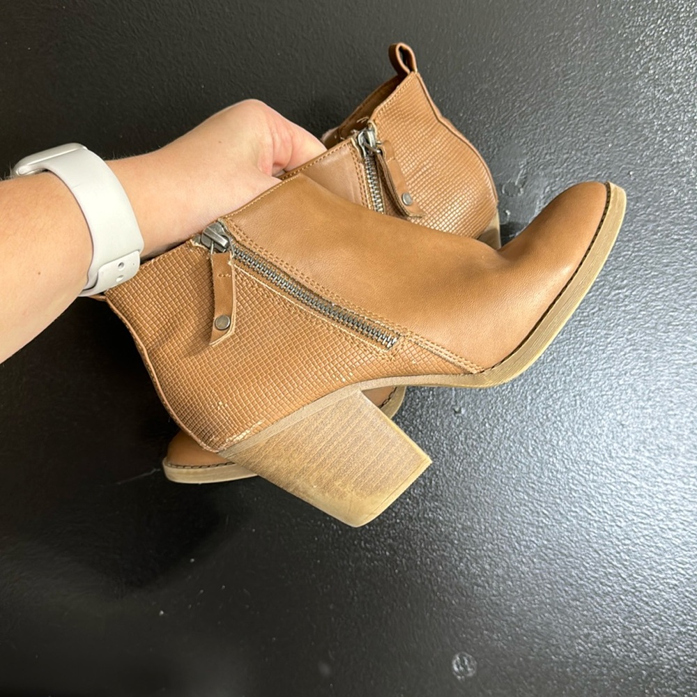 Universal thread booties